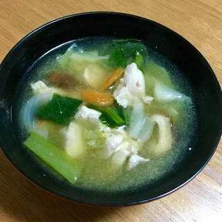 鶏肉と小松菜の味噌汁